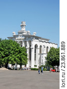 Павильон № 68 "Армения"(старое название "Сибирь") на ВДНХ в Москве (2015 год). Редакционное фото, фотограф stargal / Фотобанк Лори