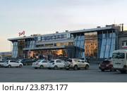 Железнодорожный вокзал в Южно-Сахалинске (2014 год). Редакционное фото, фотограф Александр Стулов / Фотобанк Лори