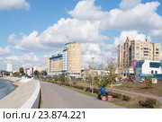 Иртышская набережная, Омск (2016 год). Редакционное фото, фотограф Галина Хорошман / Фотобанк Лори