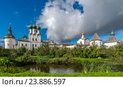 Митрополичий сад Ростовского кремля (2016 год). Редакционное фото, фотограф Николай Сачков / Фотобанк Лори