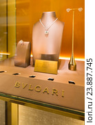 Bvlgari jewelry in Suria KLCC mall, Kuala Lumpur (2016 год). Редакционное фото, фотограф Александр Подшивалов / Фотобанк Лори