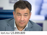 Генеральный директор Брызгалов Михаил Аркадьевич всероссийского музейного объединения музыкальной культуры имени М. И. Глинки во время пресс-конференции в ТАССе (2016 год). Редакционное фото, фотограф Николай Винокуров / Фотобанк Лори