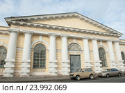 Казармы и манеж Кавалергардского полка, Потёмкинская улица. Санкт-Петербург. Россия (2016 год). Редакционное фото, фотограф E. O. / Фотобанк Лори