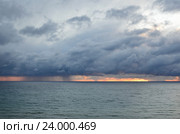 Россия, Краснодарский край, Джубга. Море перед бурей на закате. Стоковое фото, фотограф Овчинникова Ирина / Фотобанк Лори