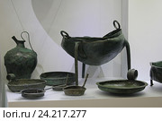 Минойская металлическая посуда. Археологический музей, Ираклион. Крит, Греция (2016 год). Редакционное фото, фотограф Алексей Сварцов / Фотобанк Лори