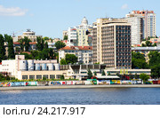 Набережная реки Волги в городе Саратове, Россия (2016 год). Редакционное фото, фотограф Татьяна Кахилл / Фотобанк Лори