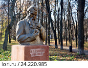 Памятник Кулибину в Нижнем Новгороде (2016 год). Редакционное фото, фотограф Голованов Сергей / Фотобанк Лори
