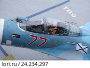 Лётчик ВМФ России в кабине палубного истребителя Су-33 на технической позиции тяжёлого авианесущего крейсера "Адмирал флота Советского Союза Кузнецов" (2016 год). Редакционное фото, фотограф Михеев Алексей / Фотобанк Лори