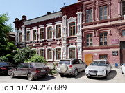 Волгоград. Дом купца Мишина (школа № 5). Волгодонская улица, дома 11 и 13 (2016 год). Редакционное фото, фотограф Илюхина Наталья / Фотобанк Лори