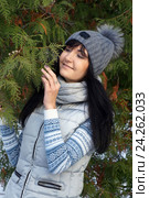 Beautiful young woman in winter forest. Стоковое фото, фотограф ElenArt / Фотобанк Лори