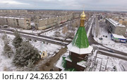 Заснеженная купол церкви на улице Антикайнена и бульваре Советов. Город Сегежа, Карелия (2016 год). Стоковое видео, видеограф Кекяляйнен Андрей / Фотобанк Лори