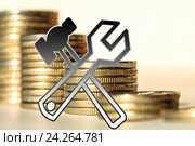 Символ технического обслуживания (сервис) на фоне столбиков монет. Стоковое фото, фотограф Сергеев Валерий / Фотобанк Лори