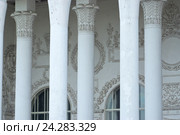 Фрагмент фасада павильона "Транспорт". ВВЦ (ВДНХ) (2012 год). Редакционное фото, фотограф Oles Kolodyazhnyy / Фотобанк Лори