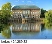 Здание K21 Standehaus в Дюссельдорфе, Германия (2015 год). Редакционное фото, фотограф Михаил Марковский / Фотобанк Лори