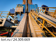 Нефтяная вышка. Республика Татарстан. Стоковое фото, фотограф Зайцев Алексей / Фотобанк Лори
