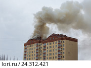 Пожар в многоэтажном доме. Стоковое фото, фотограф Рустам Шигапов / Фотобанк Лори