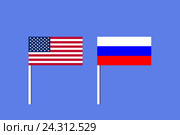Флаги Российской Федерации и Соединенных Штатов Америки на голубом фоне. Стоковая иллюстрация, иллюстратор Владимир Сорокин / Фотобанк Лори