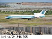 Самолет ТУ-154M  авиакомпании "АЛРОСА" в аэропорту (2015 год). Редакционное фото, фотограф Great Siberia Studio / Фотобанк Лори