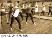 Adults having group fitness class. Стоковое фото, фотограф Яков Филимонов / Фотобанк Лори
