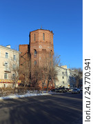 Старая водонапорная башня зимой, Тюмень (2016 год). Редакционное фото, фотограф Алексей Гусев / Фотобанк Лори