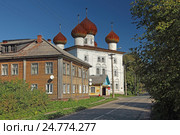 Вид на Благовещенский собор (г. Каргополь, Архангельская область) со стороны Октябрьского проспекта (2016 год). Редакционное фото, фотограф Самохвалов Артем / Фотобанк Лори