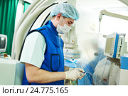 surgeon anaesthesiologist in surgery operation room. Стоковое фото, фотограф Дмитрий Калиновский / Фотобанк Лори