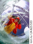The woman looks through ice. Стоковое фото, фотограф Некрасов Андрей / Фотобанк Лори
