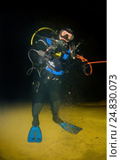 Ice diving in Russian Arctic (2009 год). Редакционное фото, фотограф Некрасов Андрей / Фотобанк Лори