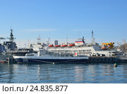 Катер Командующего Тихоокеанского Флота КСВ-356' 'Ураган' в порту Владивостока. Редакционное фото, фотограф Овчинникова Ирина / Фотобанк Лори