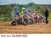Перед стартом. Класс "Country Kidz", 4 Этап Кубока XSR-MOTO.RU по Кантри Кроссу, мотопарк Вельяминово. Репортаж (2016 год). Редакционное фото, фотограф Pukhov K / Фотобанк Лори