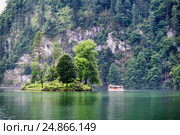 Кёнигсзе (нем. Königssee) — озеро на юго-востоке Баварии, расположенное в районе Берхтесгаден (2015 год). Стоковое фото, фотограф Александр Буценин / Фотобанк Лори