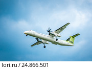 Bombardier DHC-8-Q-402NG (YL-BAI) of Airline airBaltic. Before landing in the Pulkovo Airport (2016 год). Редакционное фото, фотограф Ольга Визави / Фотобанк Лори