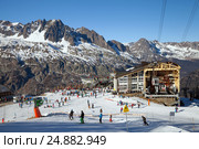 Chamonix du Mont-Blanc, France - DEC 30, 2016: Lognan cable car station in French Alps, Grands Montets. Редакционное фото, фотограф Юлия Кузнецова / Фотобанк Лори
