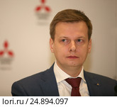 Пресс-конференция официального дистрибьютора автомобилей Mitsubishi на территории России.Директор Розничного рынка, Член Правления АО "МС Банк Рус" Андрей Кочетков. (2017 год). Редакционное фото, фотограф Александр С. Курбатов / Фотобанк Лори