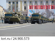 Колонна военной техники на Дворцовой площади. Репетиция парада в честь Дня Победы. Санкт-петербург (2015 год). Редакционное фото, фотограф Виктор Карасев / Фотобанк Лори