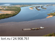 Буксир-толкач в месте слияния двух рек Обь и Тром-Аган. Стоковое фото, фотограф Владимир Мельников / Фотобанк Лори