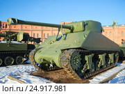 Американский танк M4A2 "Шерман" в Артиллерийском музее январским днем. Санкт-Петербург (2017 год). Редакционное фото, фотограф Виктор Карасев / Фотобанк Лори
