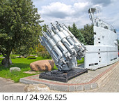 Реактивная бомбометная установка РБУ-6000 и ограждение рубки подводной лодки проекта 613 в экспозиции Музея Мирового океана. Калининград (2011 год). Редакционное фото, фотограф Ирина Борсученко / Фотобанк Лори