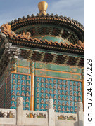 Дворцовый парк Бэйхай (Beihai) в Пекине (2016 год). Стоковое фото, фотограф Vladislav Osipov / Фотобанк Лори