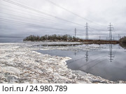 Лед в Нарвском водохранилище на границе с Эстонией. Парусинка. Ивангород (2017 год). Стоковое фото, фотограф Румянцева Наталия / Фотобанк Лори
