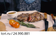 Ready Medium Rare Grilled Beef. Стоковое видео, видеограф Станислав Панкратов / Фотобанк Лори