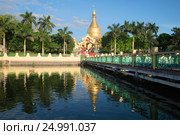 Вид на буддистский храм Maha Wizaya Pagoda солнечным днем. Янгон, Мьянма (2016 год). Стоковое фото, фотограф Виктор Карасев / Фотобанк Лори