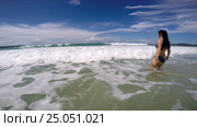 Beautiful woman in bikini in the ocean wave enters. Стоковое видео, видеограф Сергей Елизаров / Фотобанк Лори