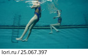 Underwater view of Synchronized Swimming. Стоковое видео, видеограф Некрасов Андрей / Фотобанк Лори
