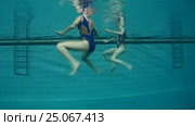 Underwater view of Synchronized Swimming. Стоковое видео, видеограф Некрасов Андрей / Фотобанк Лори