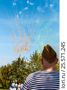 Salute of Victory Day (9 May) in Dmitrov, Russia. Стоковое фото, фотограф Николай Чутчиков / Фотобанк Лори