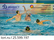 Константин Оверко (10)  в матче Чемпионата России по водному поло Динамо-Москва (белый) - Штурм-2002 (черный) (2016 год). Редакционное фото, фотограф Pukhov K / Фотобанк Лори