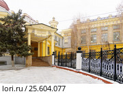 Город Саратов. Государственный медицинский университет. Четвёртый корпус (2015 год). Стоковое фото, фотограф Зобков Юрий / Фотобанк Лори