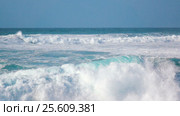 Slow Motion Ocean Waves. Стоковое видео, видеограф Discovod / Фотобанк Лори