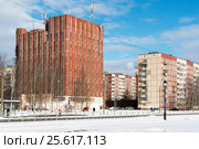 АТС Пороховская 1-я № 529 на проспекие Энтузиастов 16к1. Санкт-Петербург (2017 год). Редакционное фото, фотограф Александр Щепин / Фотобанк Лори